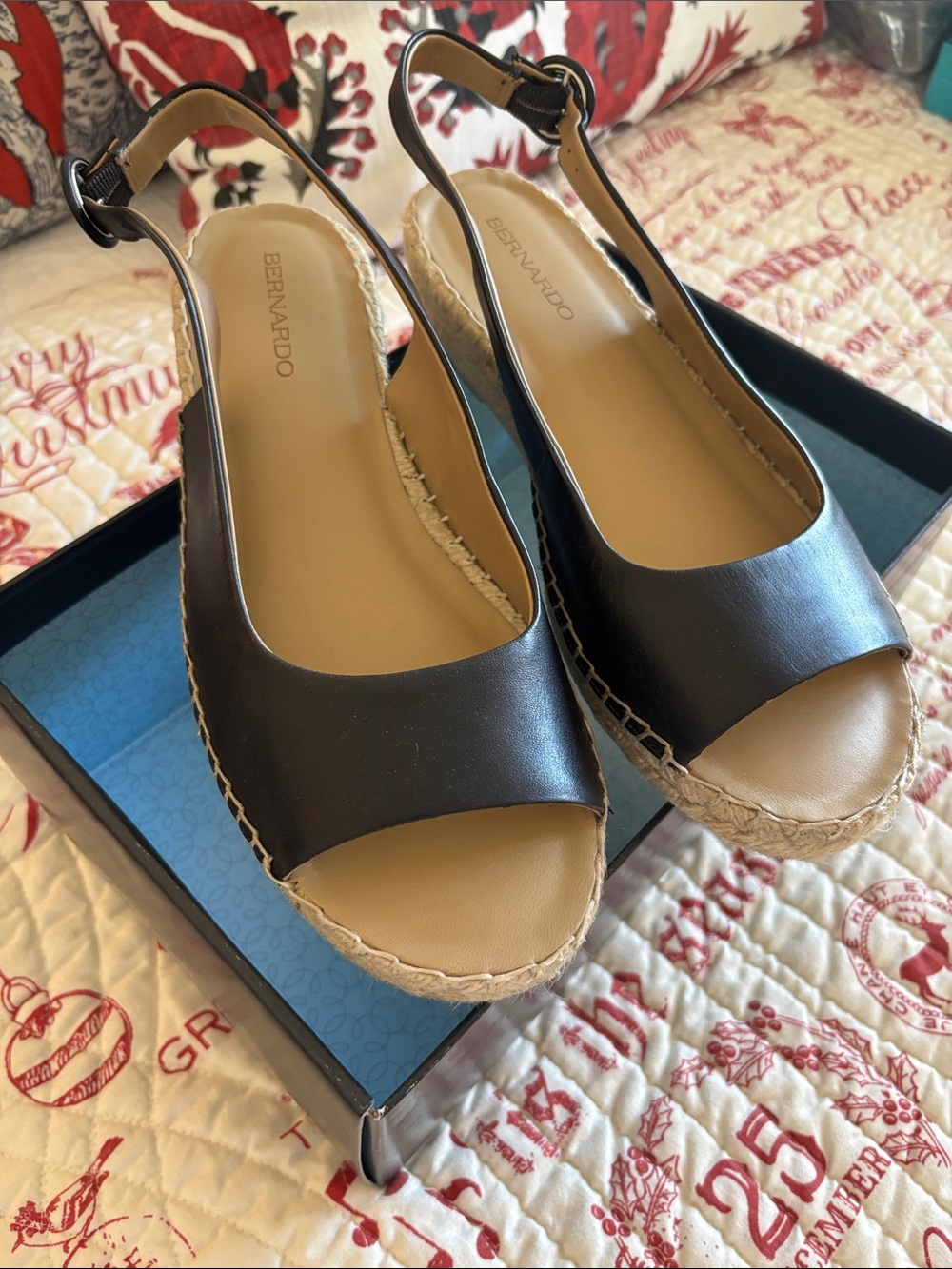Bernardo Black Leather Peep-Toe Espadrille Slingback SZ 10